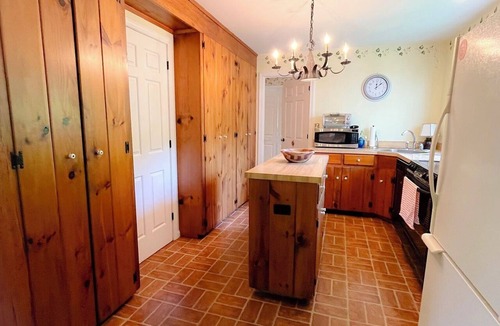 Center Harbor Cottage | Oversized Cape minutes from the heart of Meredith