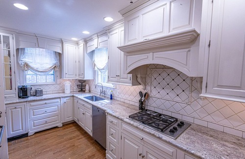 Old Town West House | OwlHouseALX - Largest property in Old Town w Pool! Hosts 16+, 9bd, 99 walk score