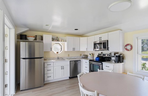 Deep Hole House | Oyster Catcher | Deep Creek Waterfront w/Deep Water Dock, Screened Porch, Guest Cottage & Pets