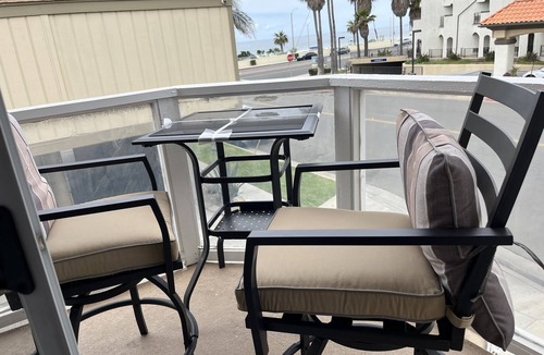 Huntington Beach Villa | Pacific Breeze ocean view , a few steps from Main Street, the sand and pier
