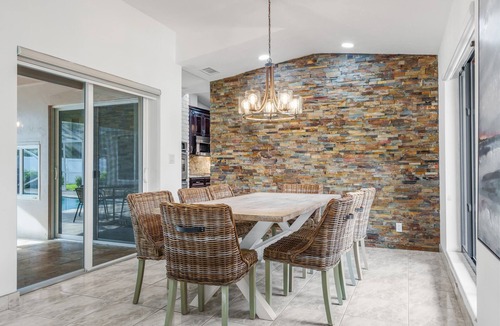 Hollywood Hills House | Palatial 4 Bedrm Home-Heated Pool-Near Memorial
