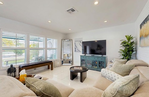 Coral Heights House | Palm Grove Villa
