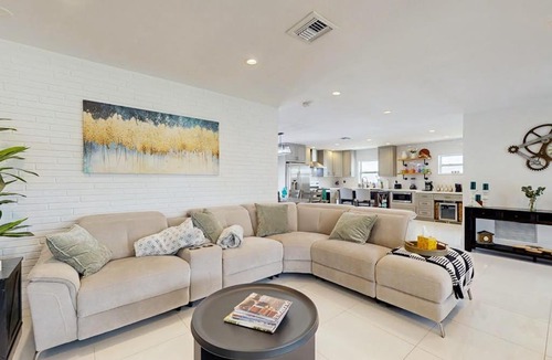 Coral Heights House | Palm Grove Villa