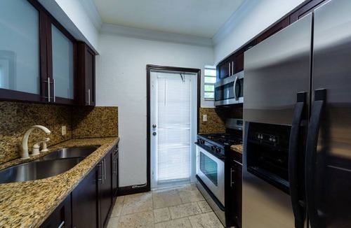 City Center Apartment | Palm Suite Large Studio steps to Lincoln Rd South Beach