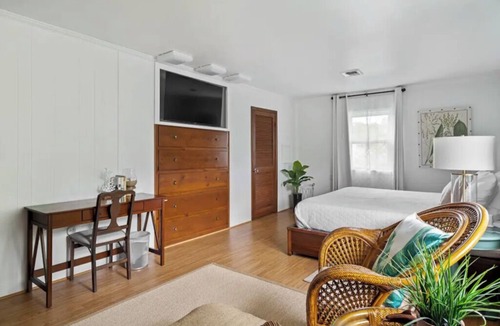 Rehoboth Beach Hotel | Palm Tree Room — Elegant British Colonial Luxury with Spacious Comfort