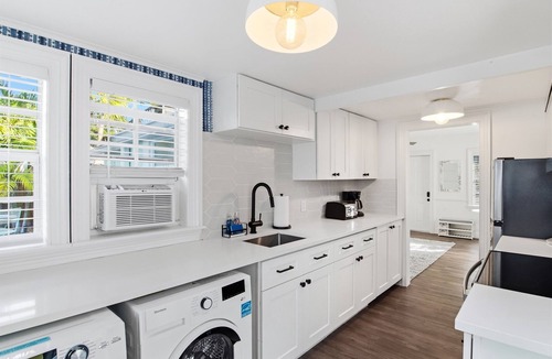 La Hacienda House | Paradise Breezes & Cottage House, Delray Beach