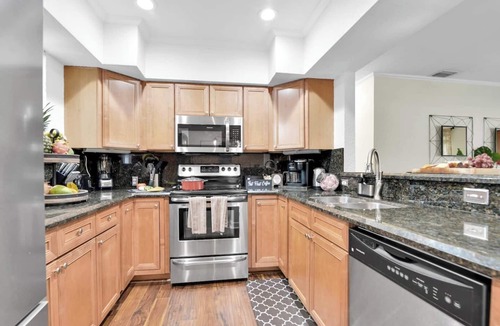 Deerfield Beach House | Paradise Cove - 1 mile to beach - Heated Pool - Attached in-law suite