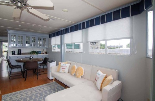 North End Boat Rental | Paradise Found: Luxury Roof Deck