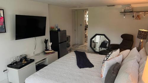 Wilton Manors House | Paradise Gardens-Wilton Manors- Male only