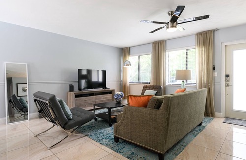 Middle River Terrace House | Paradise Home 3 BR with Heated Pool close to Beach