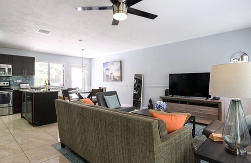 Middle River Terrace House | Paradise Home 3 BR with Heated Pool close to Beach