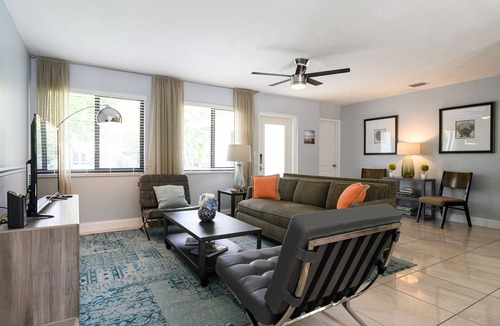 Middle River Terrace House | Paradise Home 3 BR with Heated Pool close to Beach