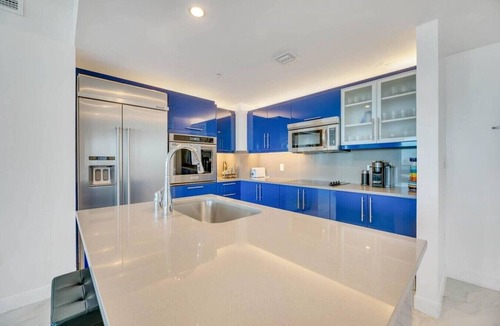Central Beach Apartment | Paradise Penthouse | W Resort Ocean Views