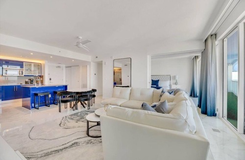 Central Beach Apartment | Paradise Penthouse | W Resort Ocean Views