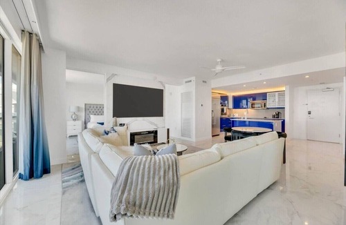 Central Beach Apartment | Paradise Penthouse | W Resort Ocean Views