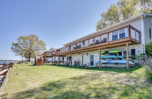 Mount Holly House | Paradise point- beach front/dock/kayak/fishing