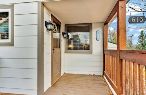 Kellogg House | Park Ave on the Hill w/new Hot Tub