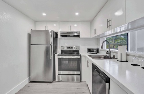 Golden Glades Apartment | Park Towers 1BR Escape Near Hard Rock