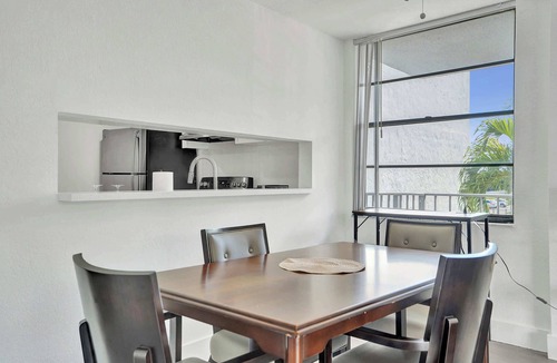 Golden Glades Apartment | Park Towers 1BR Escape Near Hard Rock