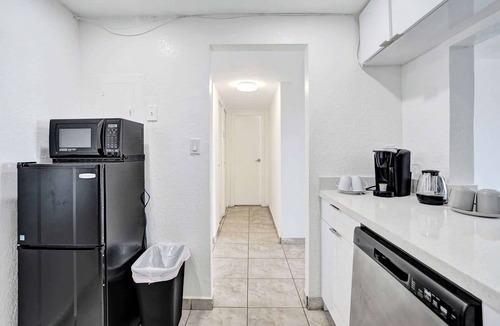 Golden Glades Apartment | Park Towers Homey 1BR Escape | Hard Rock Stadium