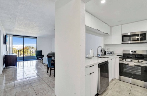 Golden Glades Apartment | Park Towers Homey 1BR Escape | Hard Rock Stadium
