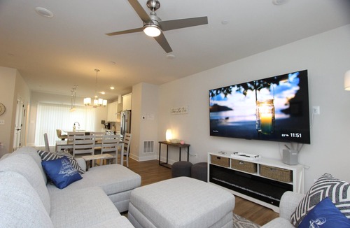 Parole House | Parking. Short Uber Ride. Townhouse in Annapolis! 3 Miles from USNA and Downtown