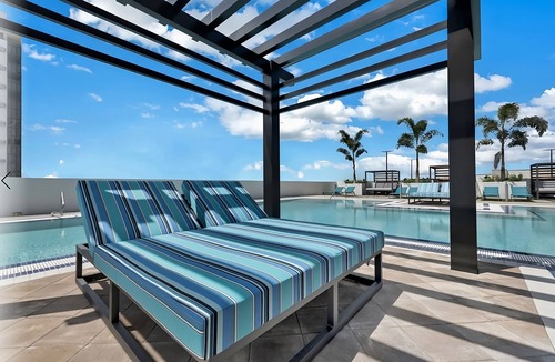 Doral Apartment | Partial Golf View Suite w/Kitchen Spa Pool & Free Parking Near City