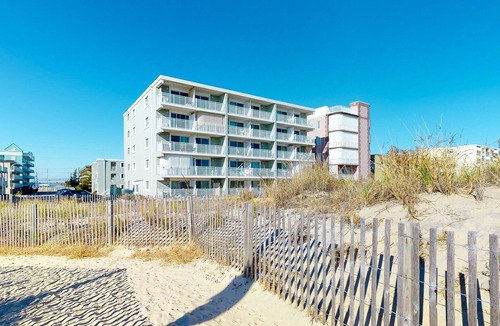 Midtown Ocean City Condo | Partial Ocean View Condo in Oceanfront Building with Balcony, WiFi & Laundry