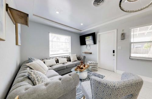 Little Ranches House | Patio & Heated Swim Spa Access: Home in Hollywood