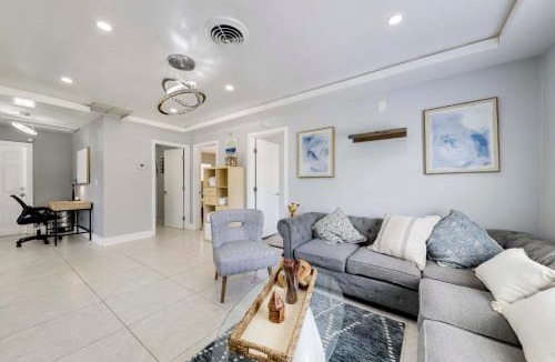 Little Ranches House | Patio & Heated Swim Spa Access: Home in Hollywood