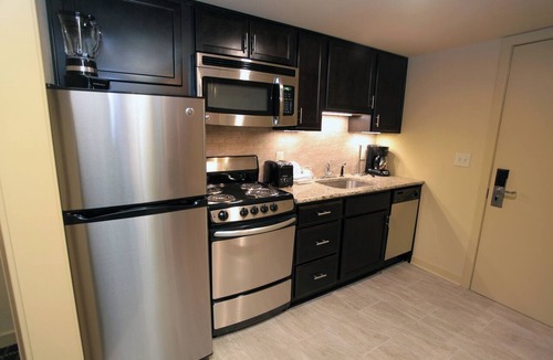 Williamsburg Apartment | Patriots Inn