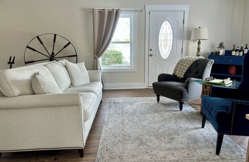Charles City Bed & Breakfast | Peace Hill Farm Bed and Breakfast. Private Suite with Luxury Bath & Scenic Views