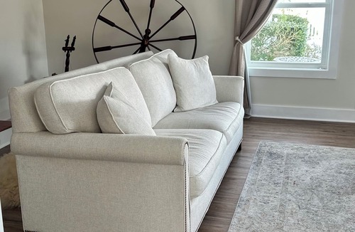 Charles City Bed & Breakfast | Peace Hill Farm Bed and Breakfast. Private Suite with Luxury Bath & Scenic Views