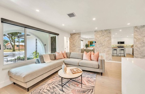 Plantation House | Peace, Pool, Golf & Sunshine 15 Min to Beach