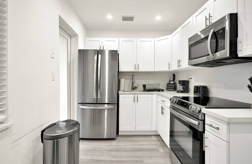 West Little River House | Peaceful 2BR Home w/King Bed. Near Trendy Areas!