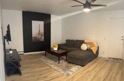 Utica House | Peaceful 3 Bedrooms 1 Bath, 5 minutes from Proctor Park close to shops