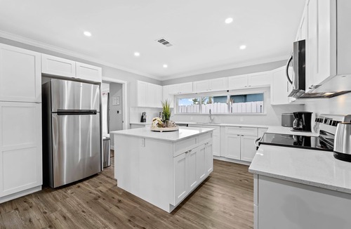 Fort Lauderdale Cottage | Peaceful 5BR -waterway Views & Private Heated Pool