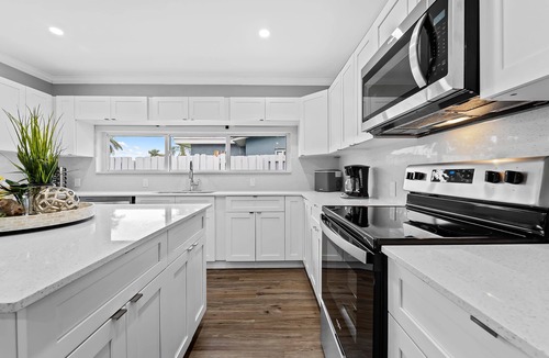Fort Lauderdale Cottage | Peaceful 5BR -waterway Views & Private Heated Pool