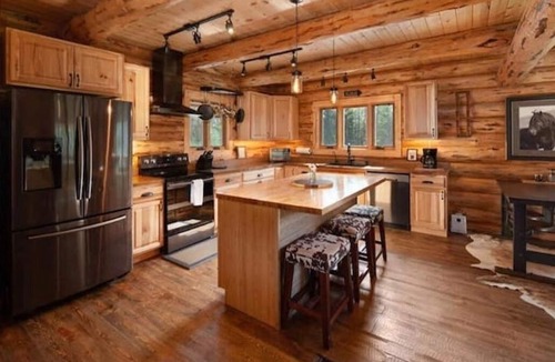 Whitefish Cabin | Peaceful Cabin Hideaway