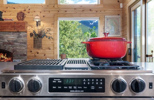 Kalispell Ski Chalet | Peaceful chalet, 30 min to Glacier NP, views of Flathead Valley, Heaven on Earth