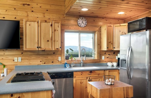 Kalispell Ski Chalet | Peaceful chalet, 30 min to Glacier NP, views of Flathead Valley, Heaven on Earth