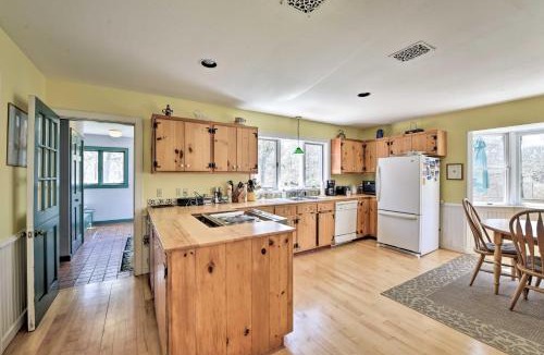 Menemsha House | Peaceful Chilmark Farmhouse by Menemsha Beach