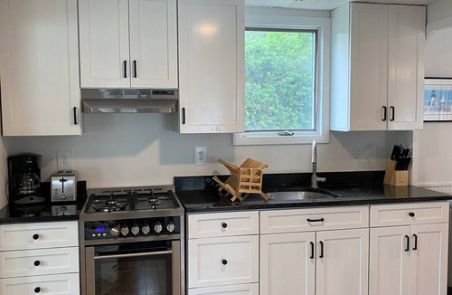 Osterville House | Peaceful Cottage in the Heart of Osterville Village Walk to Shops & Restaurants