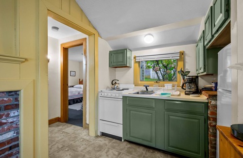 Eastham Cottage | Peaceful Covefront Cottage Retreat in Eastham