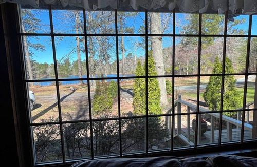 Marion Station Cabin | Peaceful Entire 4 BR 2 BA Cabin with AC, WiFi, Pond View, Recreational room