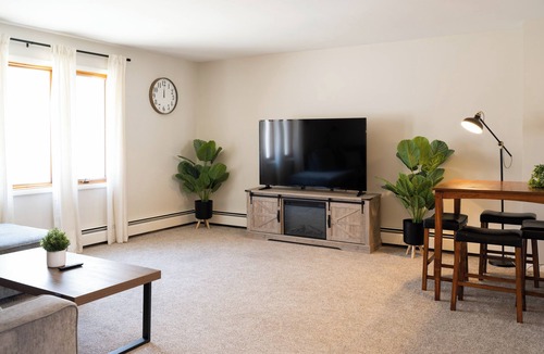 Syracuse Apartment | Peaceful Getaway-Minutes to Downtown, Hospital & Universities