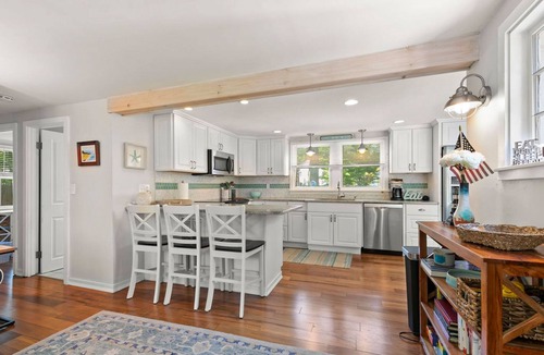Teaticket House | Peaceful Great Pond getaway with private yard, patio, AC & family-friendly games