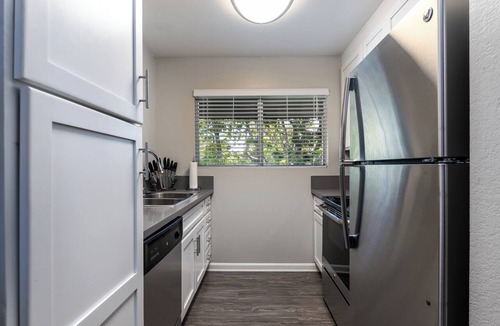 Thousand Oaks Apartment | Peaceful King Suite near FSAC & Proactive Sports w/Gym Access & 1 Gig WiFi