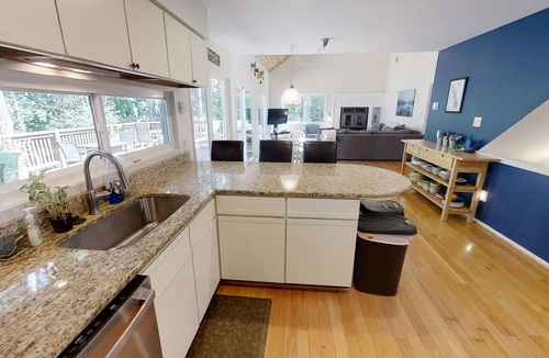 Mineral House | Peaceful Perch- Waterfront Home, Public Side of Lake Anna, Quiet Cove, Deep Water