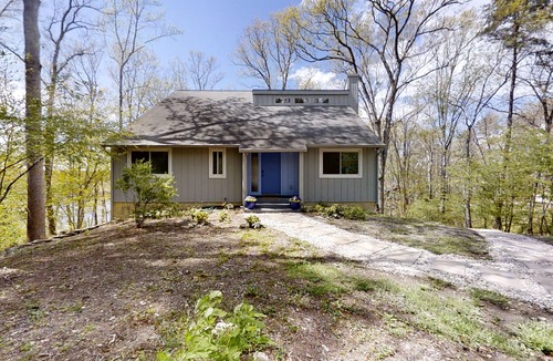 Mineral House | Peaceful Perch- Waterfront Home, Public Side of Lake Anna, Quiet Cove, Deep Water